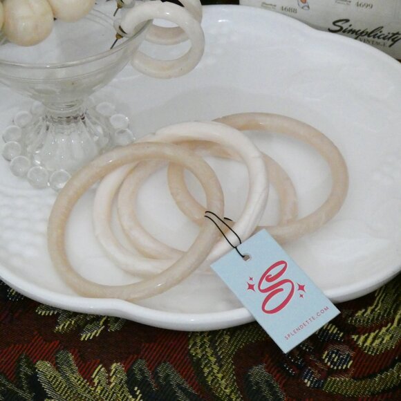 Splendette 1950's Style Fakelite Creamy White Carved Jewelry Set Small - Picture 11 of 11